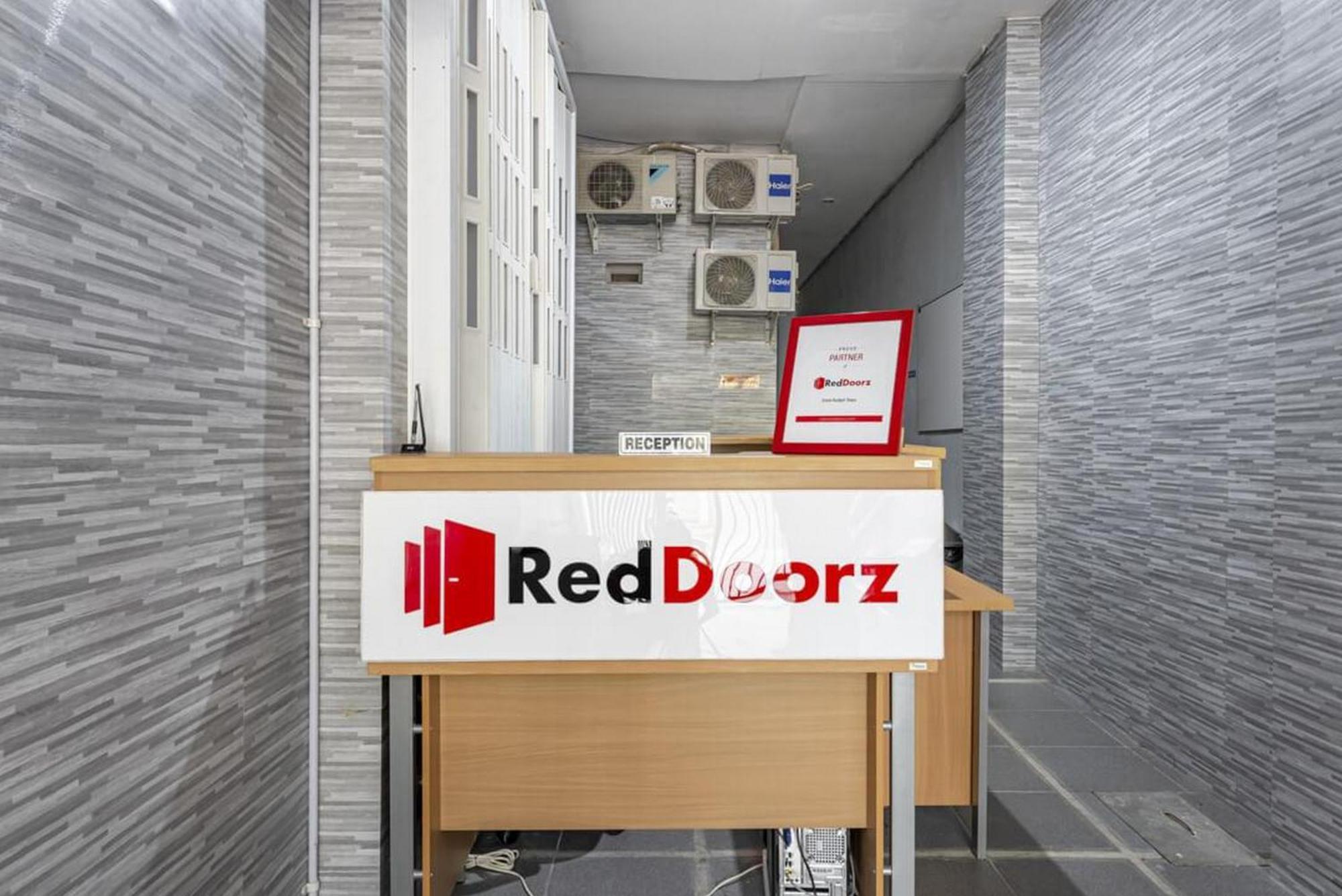 Reddoorz @ Jemursari Surabaya 2 Luaran gambar
