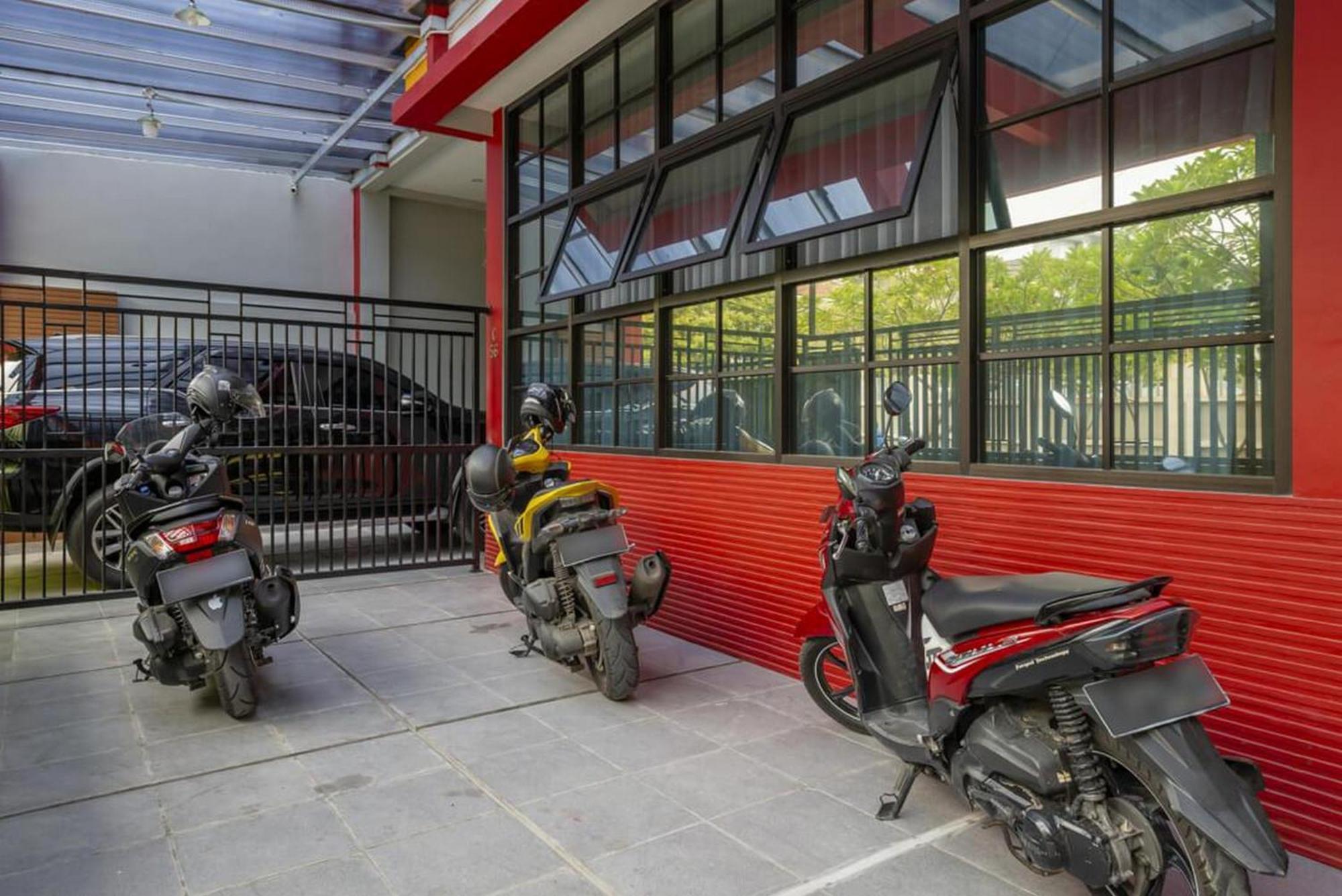 Reddoorz @ Jemursari Surabaya 2 Luaran gambar